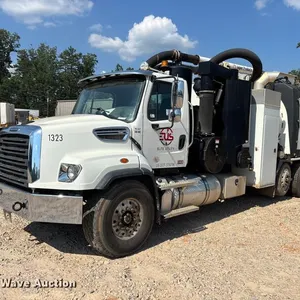 2022 Freightliner 114SD hydrovac truck