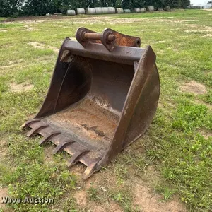 36" W backhoe bucket