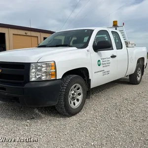 2012 Chevrolet Silverado 1500 Ext. Cab pickup truck