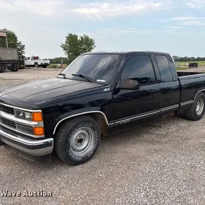 1997 Chevrolet C1500 Ext. Cab pickup truck