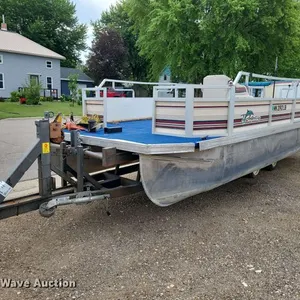 1999 JC MFG inc. Neptoon Dolphin 246 pontoon boat