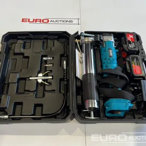 Unused Boss 21 Volt Lithium Battery Cordless Grease Gun, 2 Batteries, Charger, Case, Shoulder Strap, Extension Pieces and Fittings 