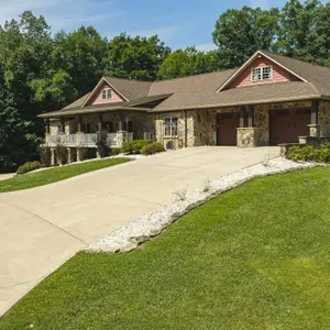 Luxury Home for Sale in Bluff City!