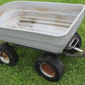 Rubbermaid Tilt Bed Utility Cart (missing handle)