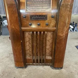 Westinghouse Wood Cased Floor Model Elec Radio