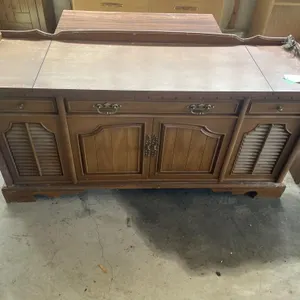 Floor Model Elec Record Player & Desk on Wheels