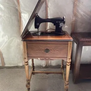 Antique Seamstress Elec Sewing Machine in Oak Case