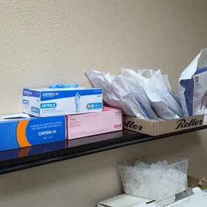 Medline Sirus Surgical Gown XL, Criterion N300 Nitrile Exam Gloves, Ventyv Nitrile PF Exam Gloves