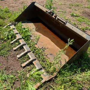 Skidloader Bucket with Teeth