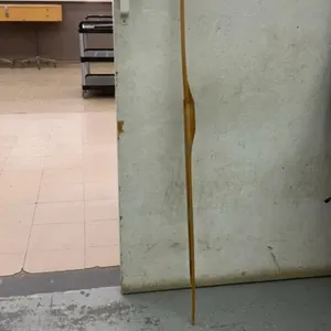 WOODEN VINTAGE BOW W/ ONE ARROW