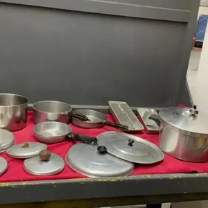 VARIETY OF ALUMINUM HOUSEHOLD KITCHENWARE