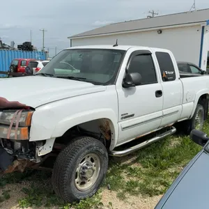 2004 Chev Silverado 2500 HD Ext Cab, 8 Cul, Salvage Title, Has TOD and Keys