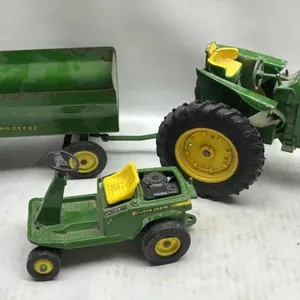Vintage diecast John Deere 1/18 tractor lot