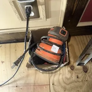 Black and decker sander in in a box with extra