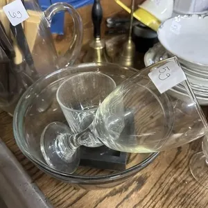 Glass Pyrex bowl. Onw glass small juice glass
