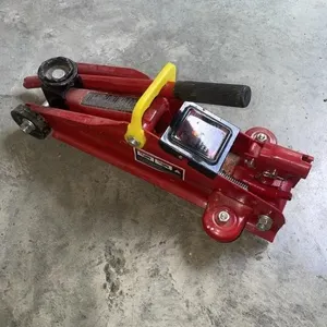 Big red 2 ton hydraulic jack
