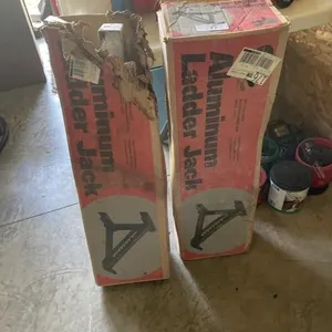 Two aluminumladder jacks