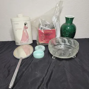 Assorted Vintage Beauty/Advertising Lot