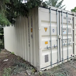 20'x8.5'x8' shipping container