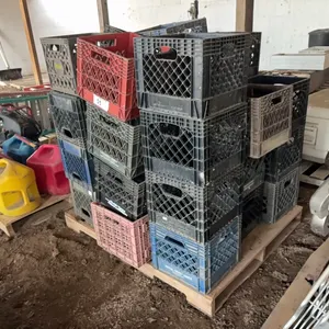 Large quantity of plastic crates