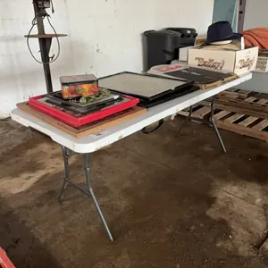 6' Folding table w/ assorted cowboy hats & pictures/memorabilia