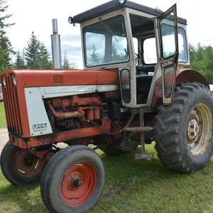 International 806 2wd Tractor w/ Cab