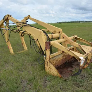 HD Ezee On Loader w/ Bucket & Grapple