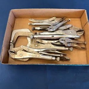 Adjustable pliers