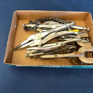 Adjustable pliers