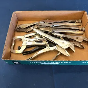 Adjustable pliers