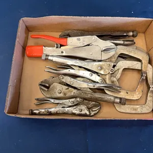 Adjustable pliers