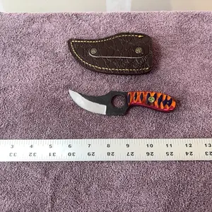Damascus steel knife with finger hole