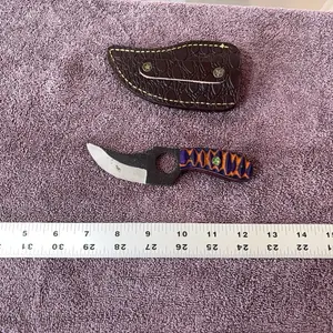 Damascus steel knife with finger hole