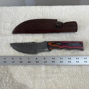 Damascus steel knife with layered blade
