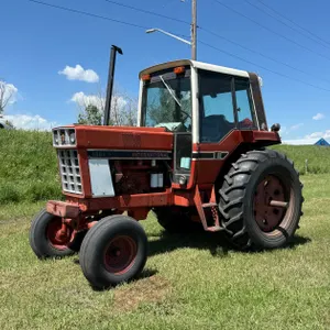 International 1086 Tractor