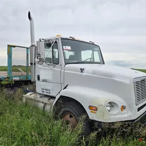 1999 Freightliner FL112 T/A Semi Truck
 UNRESERVED