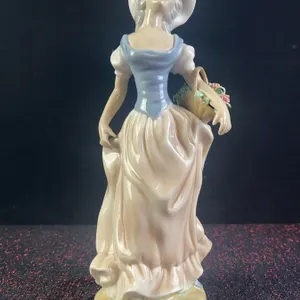 Lladro Nao by Lladró 11-Inch Porcelain Lady Figurine Spain