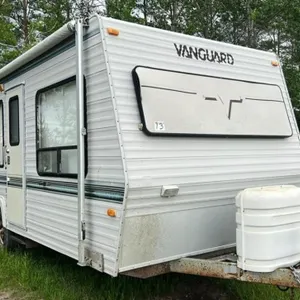 1991 Vanguard 20FT Tandem Axle Travel Trailer.