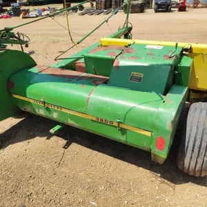 John Deere 3800 Harvester