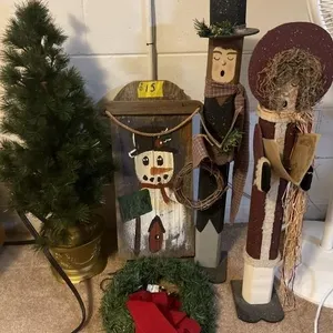 SMALL TREE W/ SLED & 36" CAROLERS