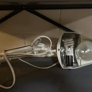 MAGNIFING GLASS WITH LIGHT
