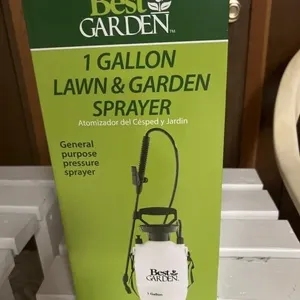 1 GALLON GARDEN SPRAYER  NIB