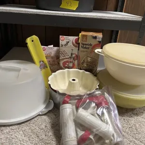 MISC TUPPERWARE & ANGEL FOOD CAKE PANS