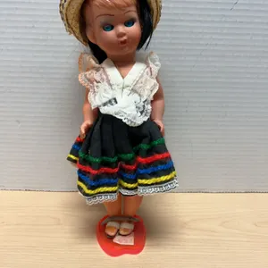 Mid-20th Century Colombian Souvenir Doll with Straw Hat, Traditional Dress, and Braided Hair, 10 Inc