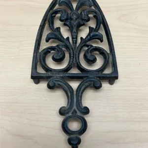 Griswold No. 1909 Cast Iron Trivet with Ornate Scroll Pattern