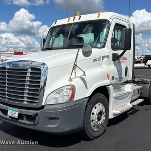 2013 Freightliner Cascadia semi truck