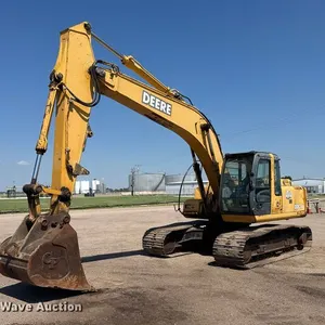 2004 John Deere 200C LC excavator