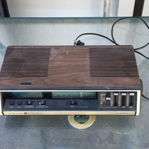General Electric Model 7-6955A AM/FM Clock Radio