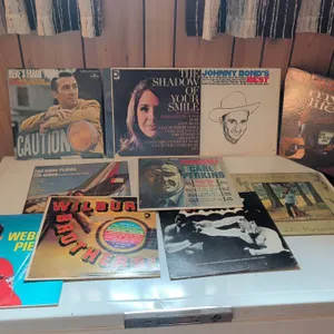 10 Assorted Vinyl LP Records – Country, Pop, Sports