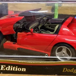 Maisto Dodge Viper GTS-R 1:18 Scale Diecast Model